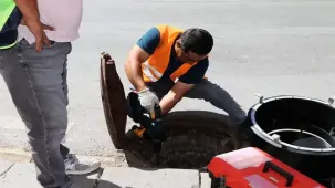 Eskişehir'de kanalizasyon bacalarına kötü koku önlemi