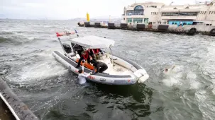 İzmir'de arabalı gemide yangın tatbikatı